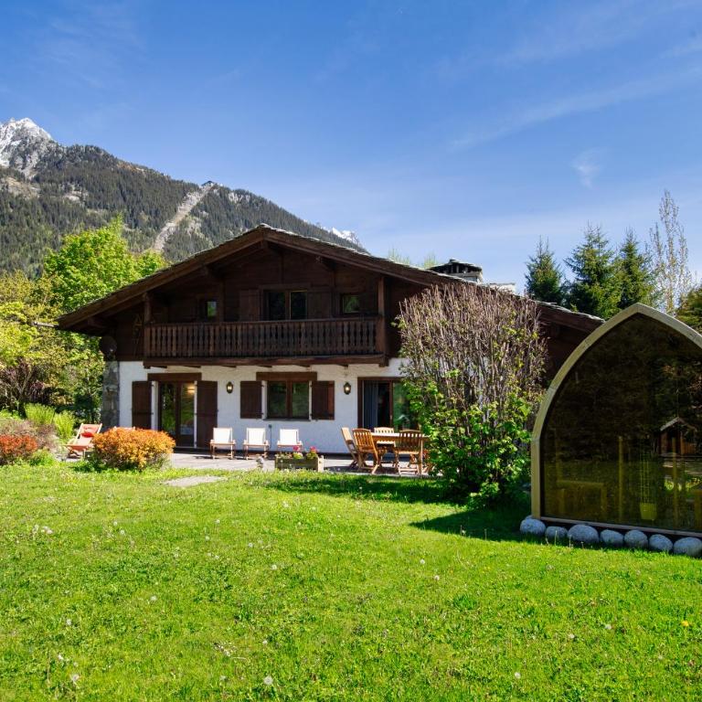 Chalet Les Praz - 280sqm - Sauna Cinema Fitness - 5 Bedrooms in Heart of Les Praz - By Cozee Rentals - Chalet - 1