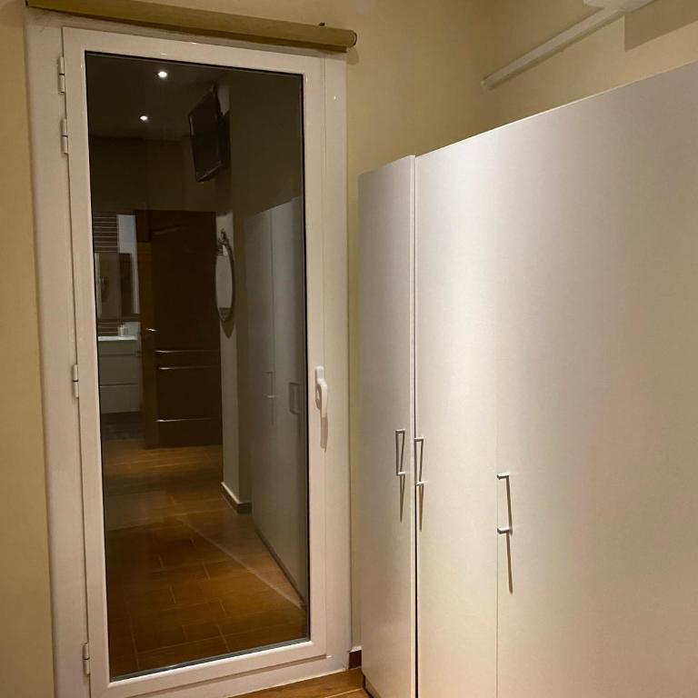 Hostal Granvia 628 - Triple Room with Private Bathroom - 5