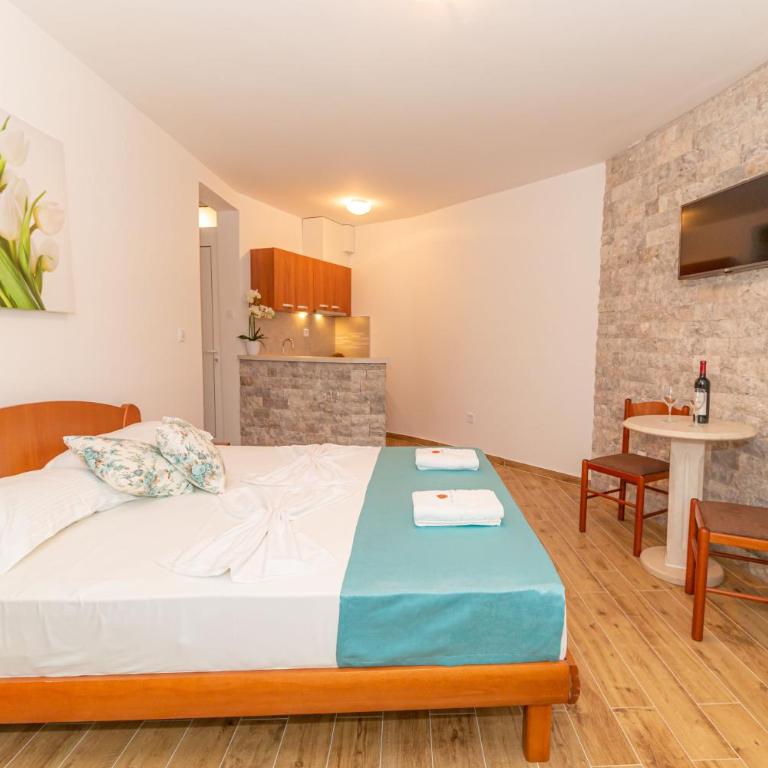 Guest House S-Lux - Studio with Garden View - 3