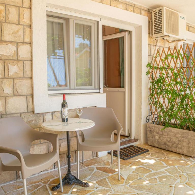 Guest House S-Lux - Studio with Garden View - 5