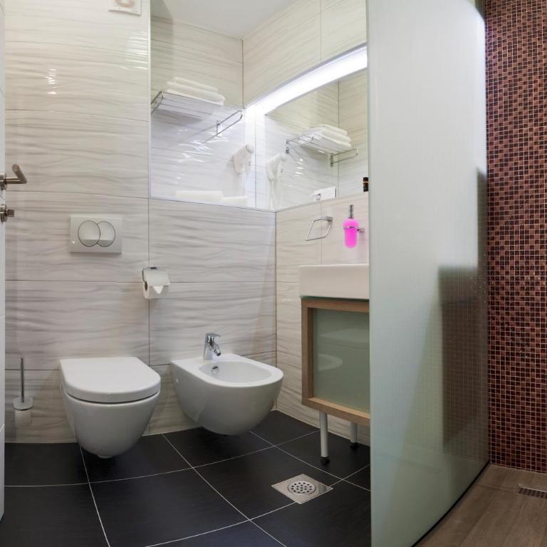 Hotel Eden - Double Room with Balcony - 11