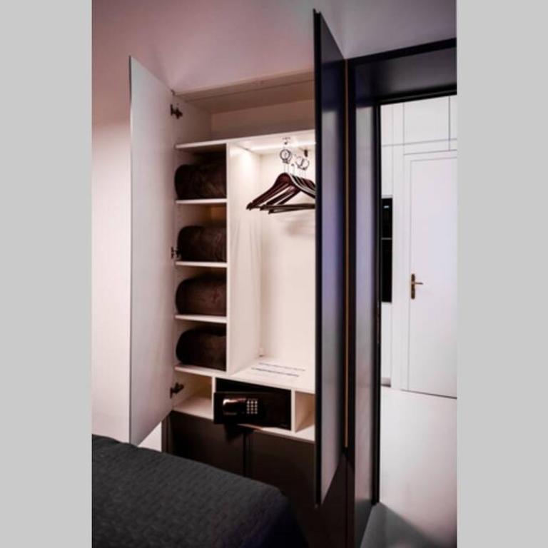 Modern & Comfortable Apartment in the City Center - One-Bedroom Apartment - 35