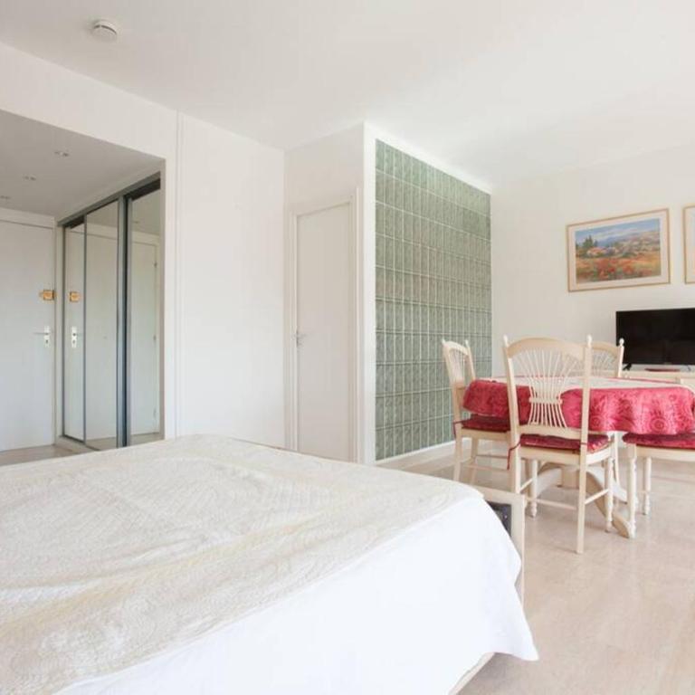 STUDIO STANDING VUE MER 2 PERS. 5 min.CANNES - Appartement 1 Chambre - 30
