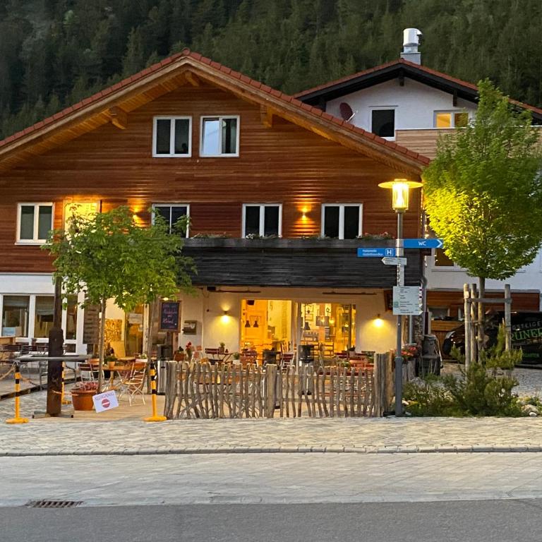 Grüner Hut - DEIN BERGHOTEL - Familienzimmer mit Balkon - 1