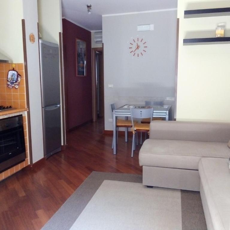 Mazzini House - Three-Bedroom Apartment - 1