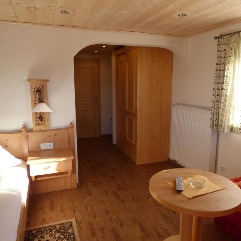 Alpengasthof Hochlenzer - Deluxe Doppelzimmer mit Balkon - 4
