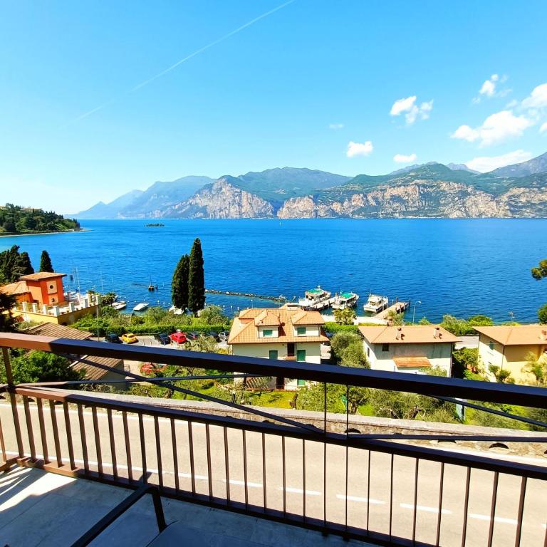 Hotel Antonella - Camera Matrimoniale con Balcone e Vista Lago - 10