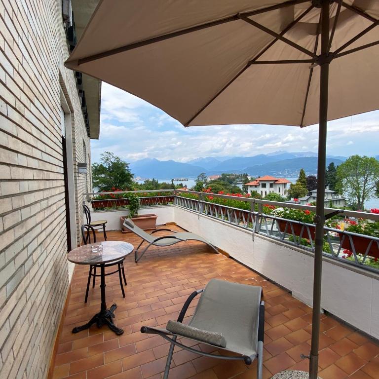 Hotel La Fontana - Camera King con Terrazza e Vista Lago - 3