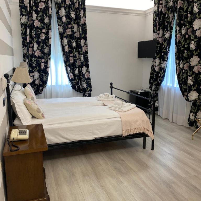 Hotel La Fontana - Camera Matrimoniale/Doppia con Letti Singoli - 3