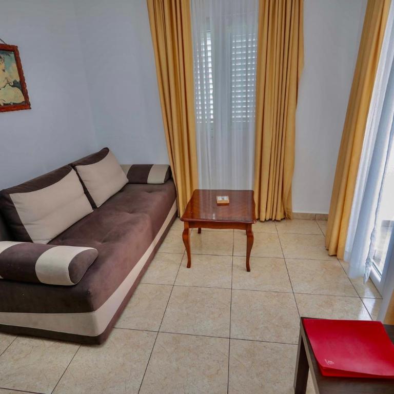 Guest House Maslina - One-Bedroom Apartment with Balcony - 14