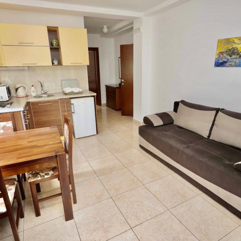 Guest House Maslina - One-Bedroom Apartment with Balcony - 13