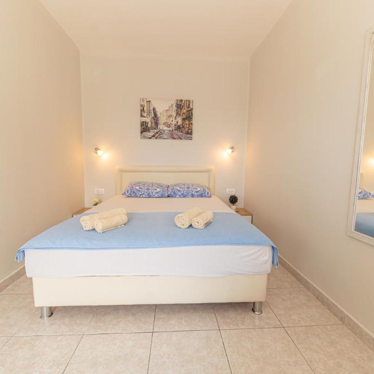 Apartments Vjera Petrovac - Studio with Sea View - 6