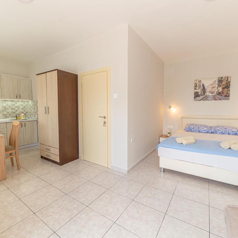 Apartments Vjera Petrovac - Studio with Sea View - 5