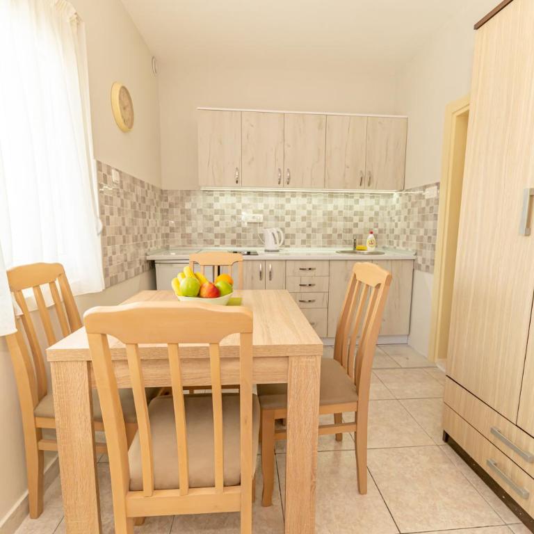 Apartments Vjera Petrovac - Studio with Sea View - 8