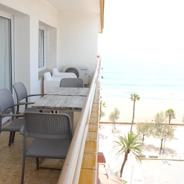 Beautiful apartment in front of beach, pool, view - Two-Bedroom Apartment - 13