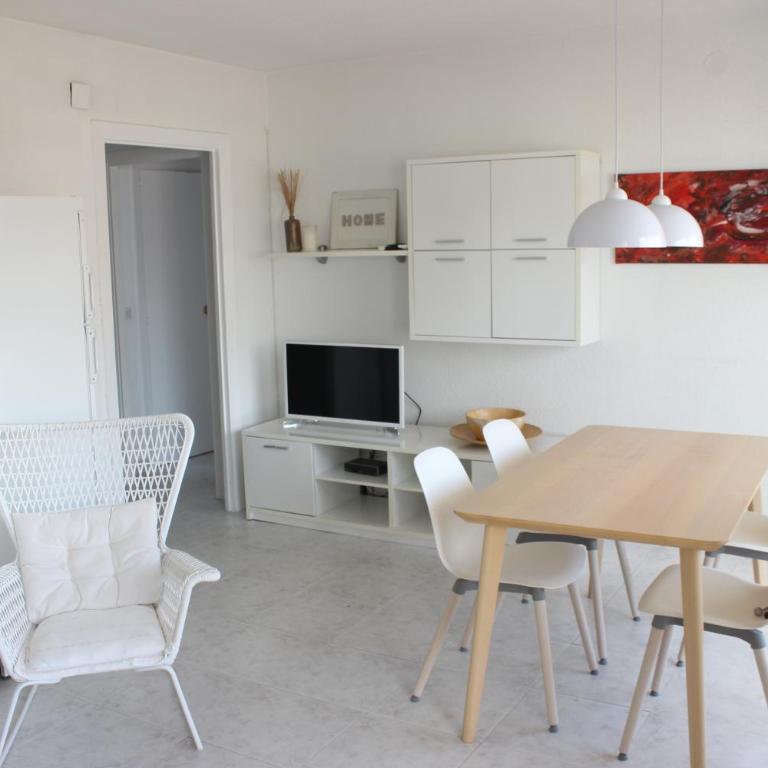 Beautiful apartment in front of beach, pool, view - Two-Bedroom Apartment - 34