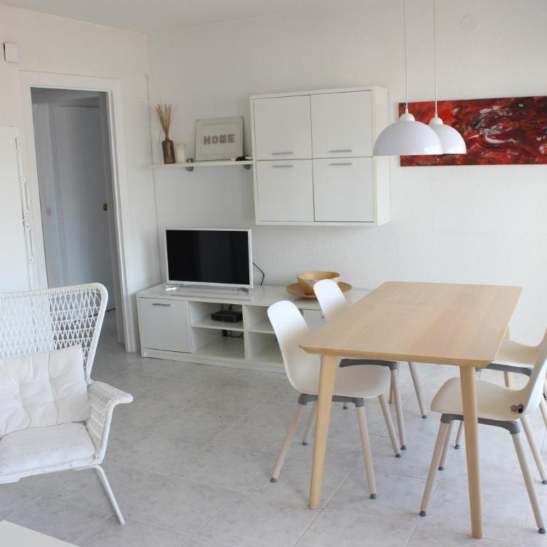 Beautiful apartment in front of beach, pool, view - Two-Bedroom Apartment - 9