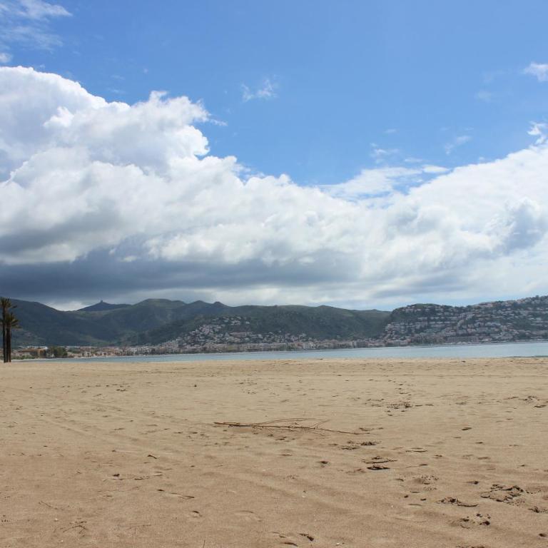 Beautiful apartment in front of beach, pool, view - Two-Bedroom Apartment - 37