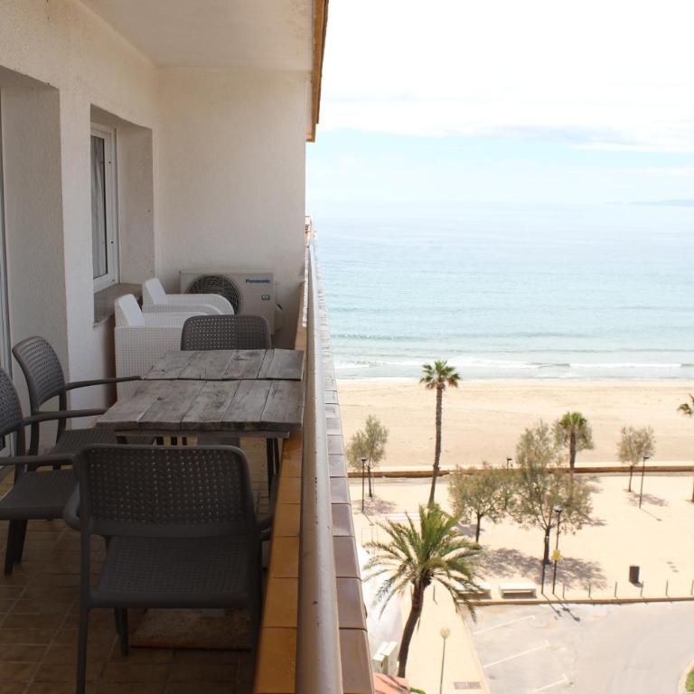 Beautiful apartment in front of beach, pool, view - Two-Bedroom Apartment - 6