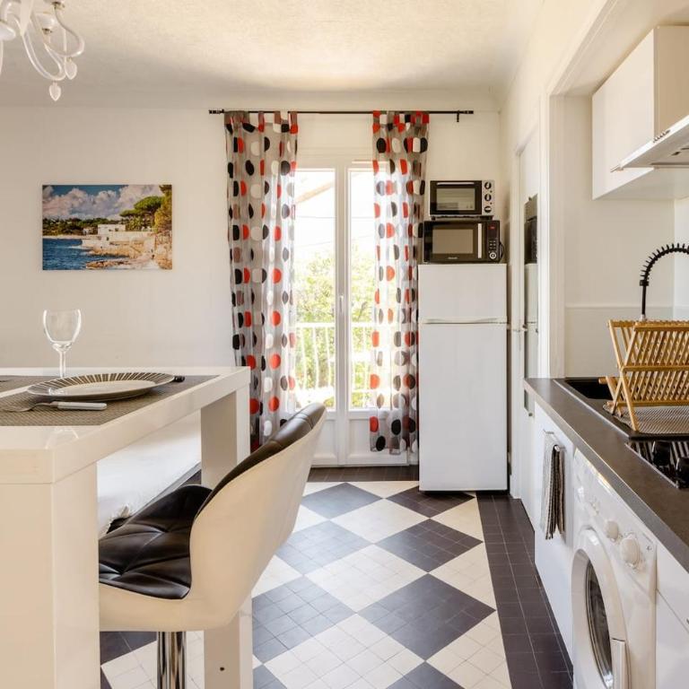 Studio Antibes - 5min des plages - Parking gratuit - Climatisation - Studio - Vue sur Mer - 4
