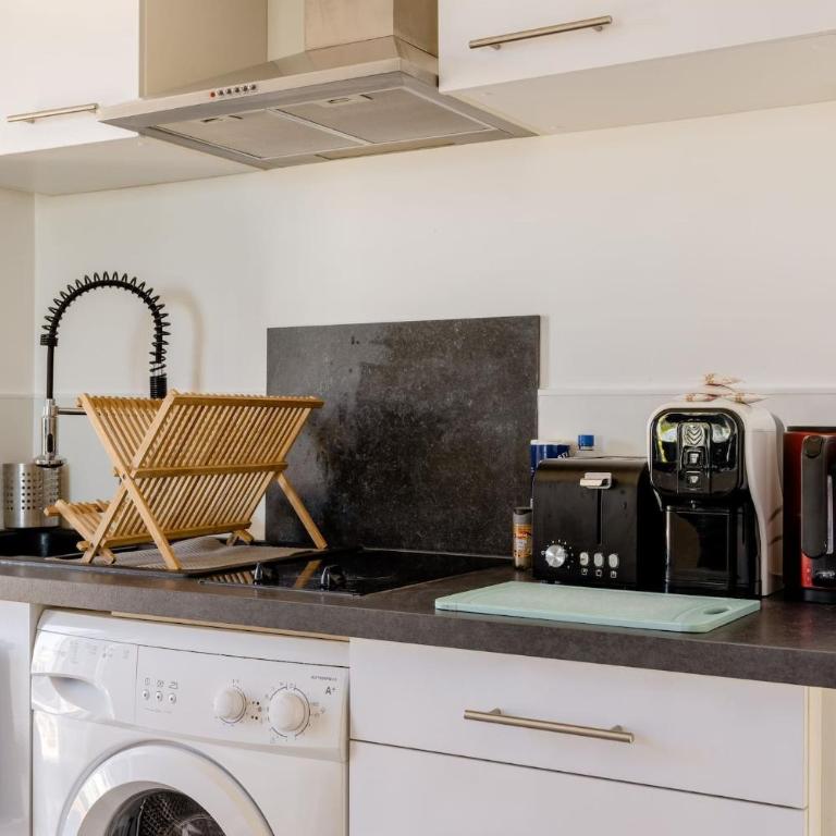 Studio Antibes - 5min des plages - Parking gratuit - Climatisation - Studio - Vue sur Mer - 6