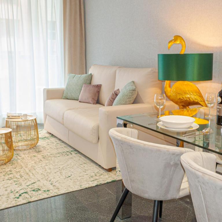 Holihome Rambla 24 - Two-Bedroom Apartment with Balcony - 17
