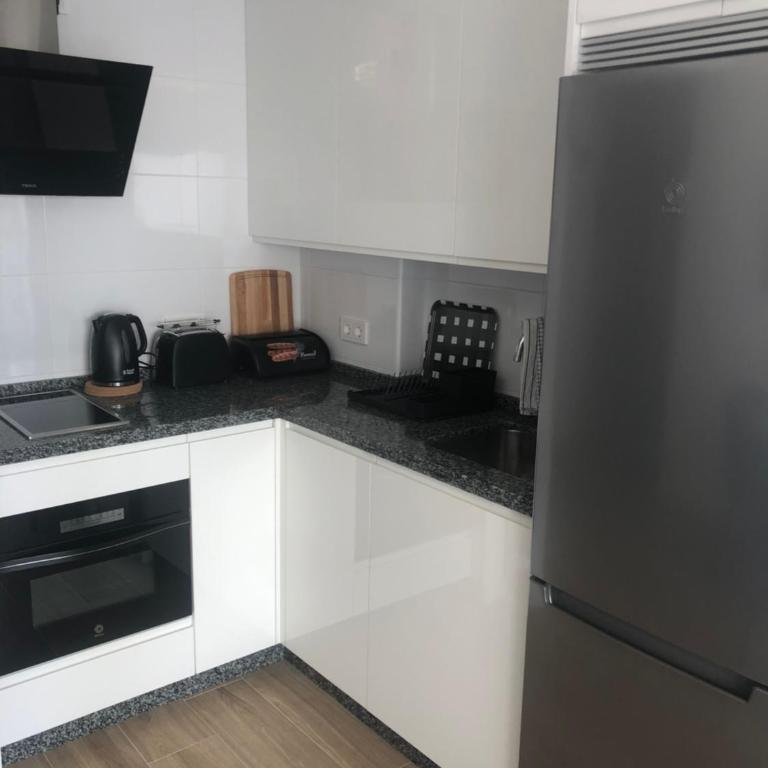 Exceptional 2 Bed Apartment a 2 Min Walk to Beach & close to Los Boliches Train - Apartamento de 2 dormitorios - 4