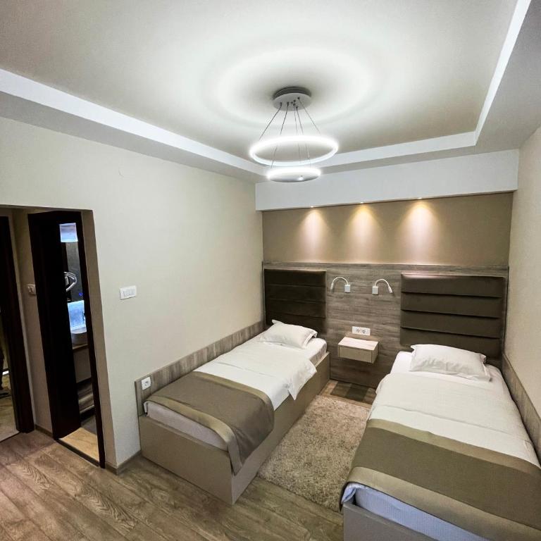 Hotel Holiday - Twin Room - 2
