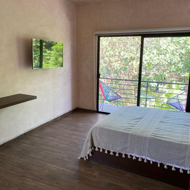 Hotelito YUM KAAX - Suite con cama grande y vistas a la piscina - 36