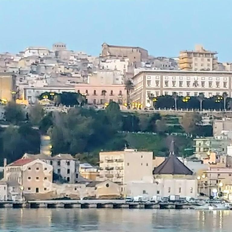 Casa Sunrise - Lovely sea front apartment - Two-Bedroom House - 26