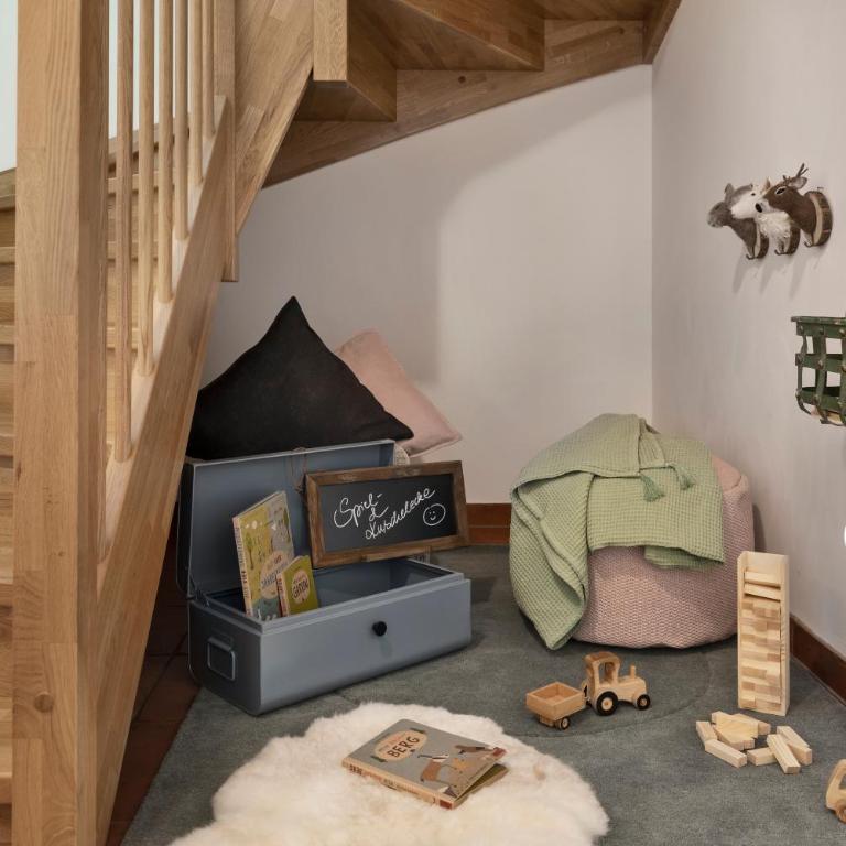 Das Dorf in der Stadt - Exklusives Chalet mit 5 Schlafzimmern, Balkon und Terrasse B - 8