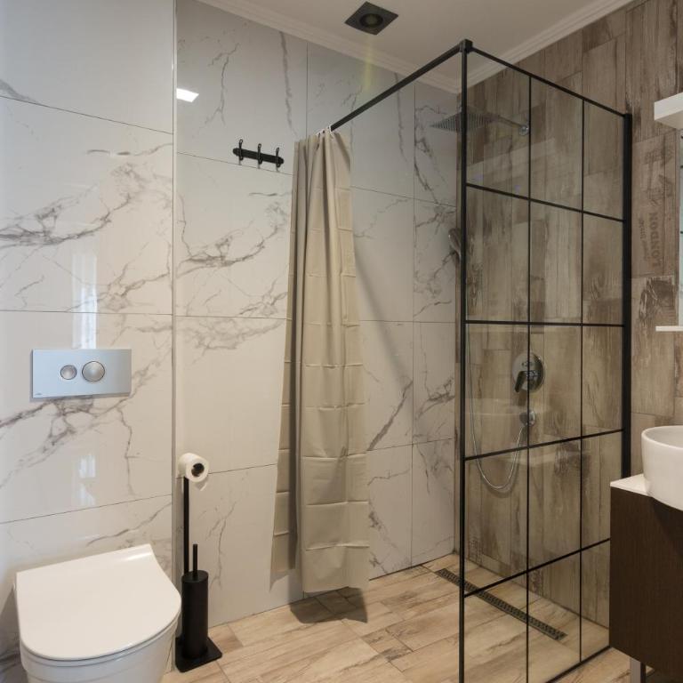 Deluxe Feliciano Apartments - Deluks Dvokrevetna Soba sa Bračnim Krevetom i Balkonom - 5