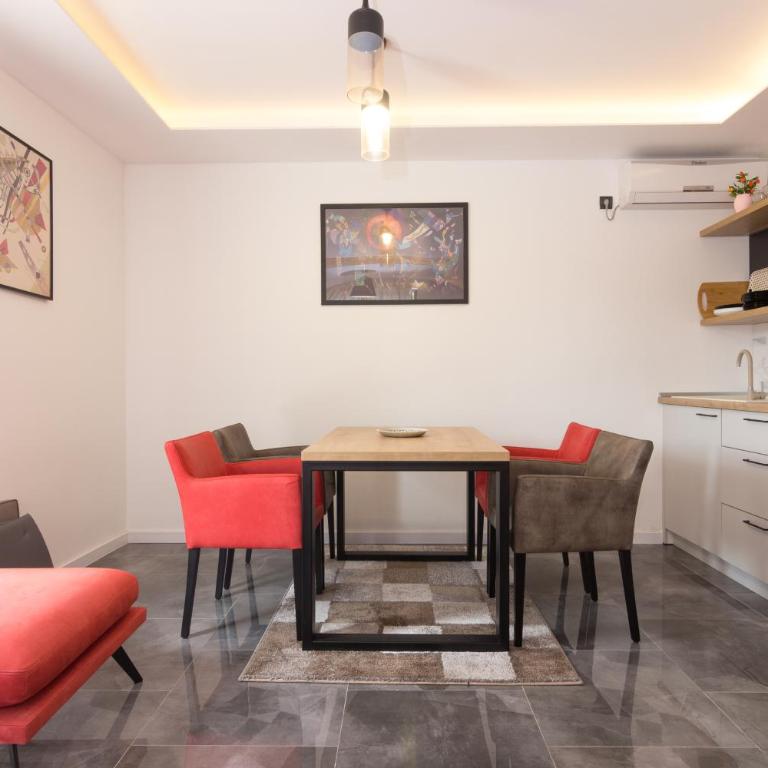 Deluxe Feliciano Apartments - Deluks Dvokrevetna Soba sa Bračnim Krevetom i Balkonom - 12