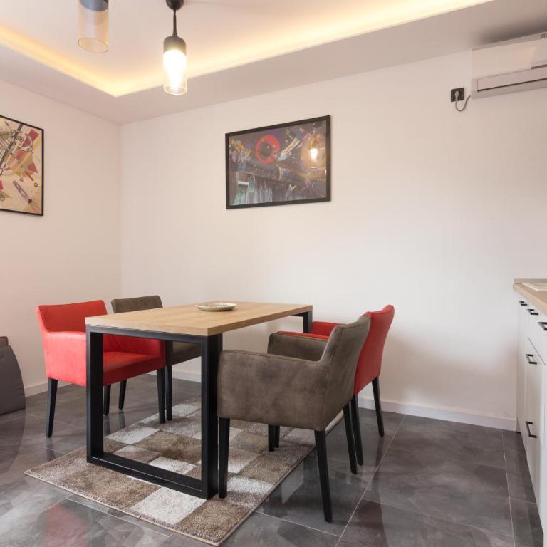 Deluxe Feliciano Apartments - Deluks Dvokrevetna Soba sa Bračnim Krevetom i Balkonom - 13