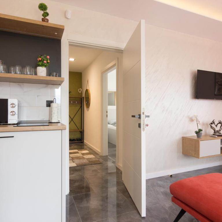 Deluxe Feliciano Apartments - Deluks Dvokrevetna Soba sa Bračnim Krevetom i Balkonom - 17