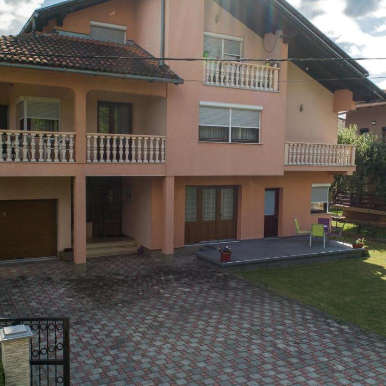 apartment HOME - Three-Bedroom Apartment - 3