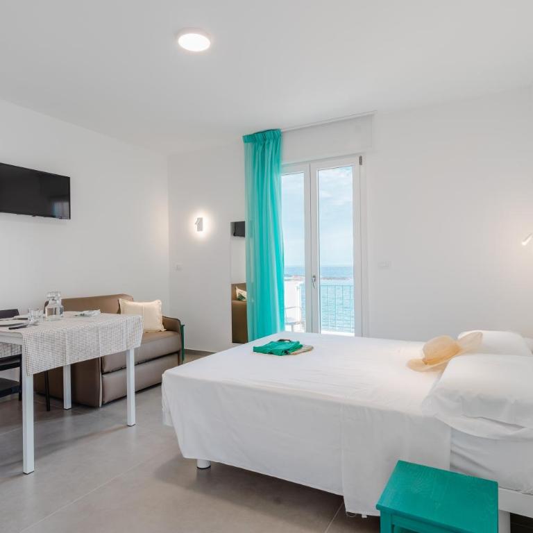SMERALDO RESIDENCE - Monolocale con Vista Mare - 2