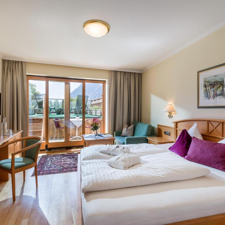 Hotel Christina - Ihr kleinstes 4* Hotel am Achensee - Doppelzimmer mit Seeblick - 2