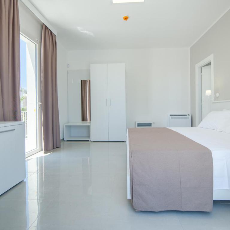 Smart Hotel Ugento - Camera Matrimoniale Deluxe con Balcone e Vista Mare - 5