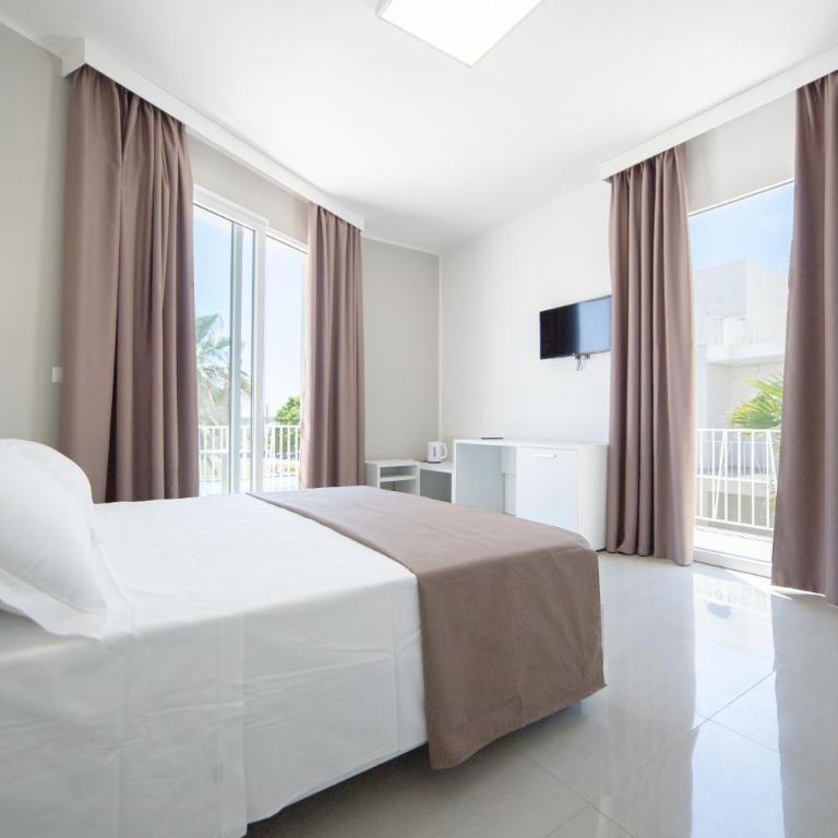 Smart Hotel Ugento - Camera Matrimoniale Deluxe con Balcone e Vista Mare - 2