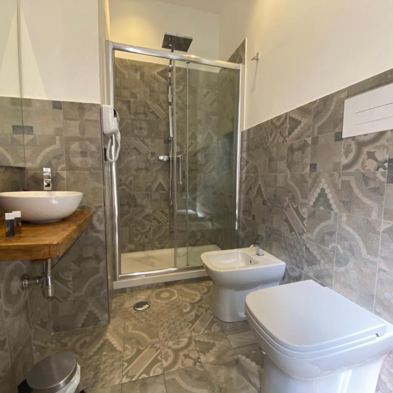 Holiday Guesthouse - Camera Matrimoniale con Bagno Privato - 5