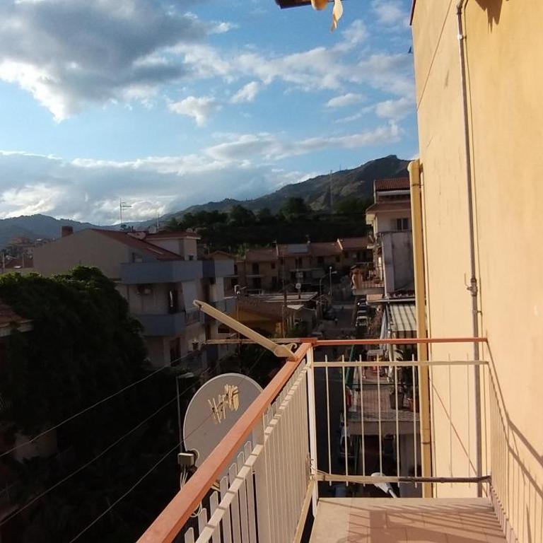 Sebastian house casa vacanze giardini Naxos - Appartamento con 3 Camere da Letto - 2