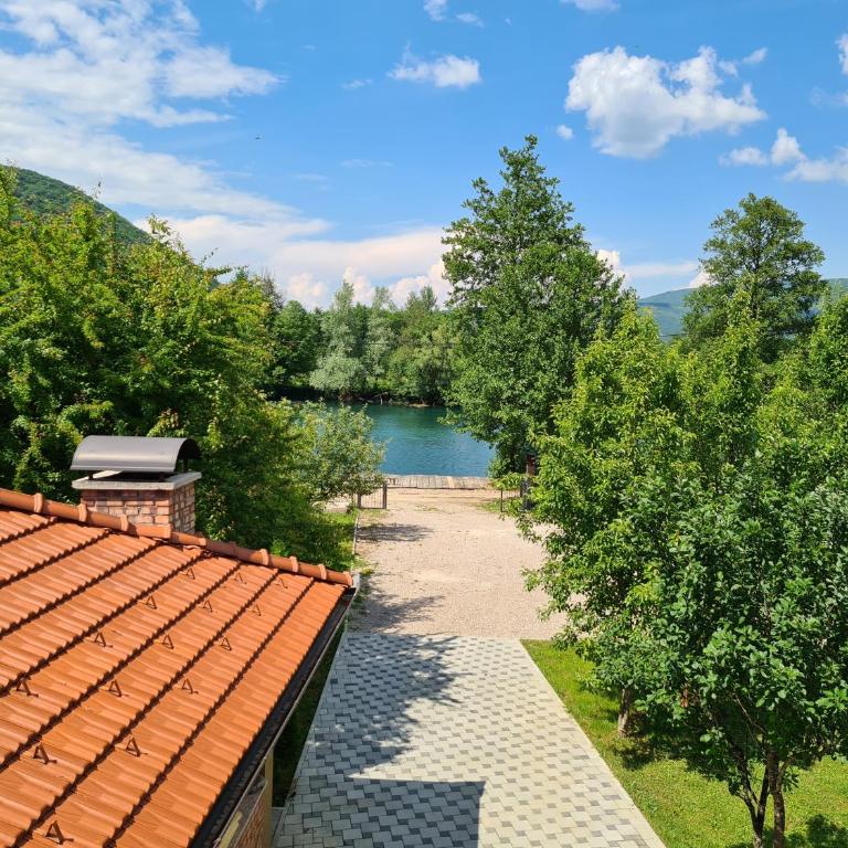 Oasis of peace - Three-Bedroom House - 1