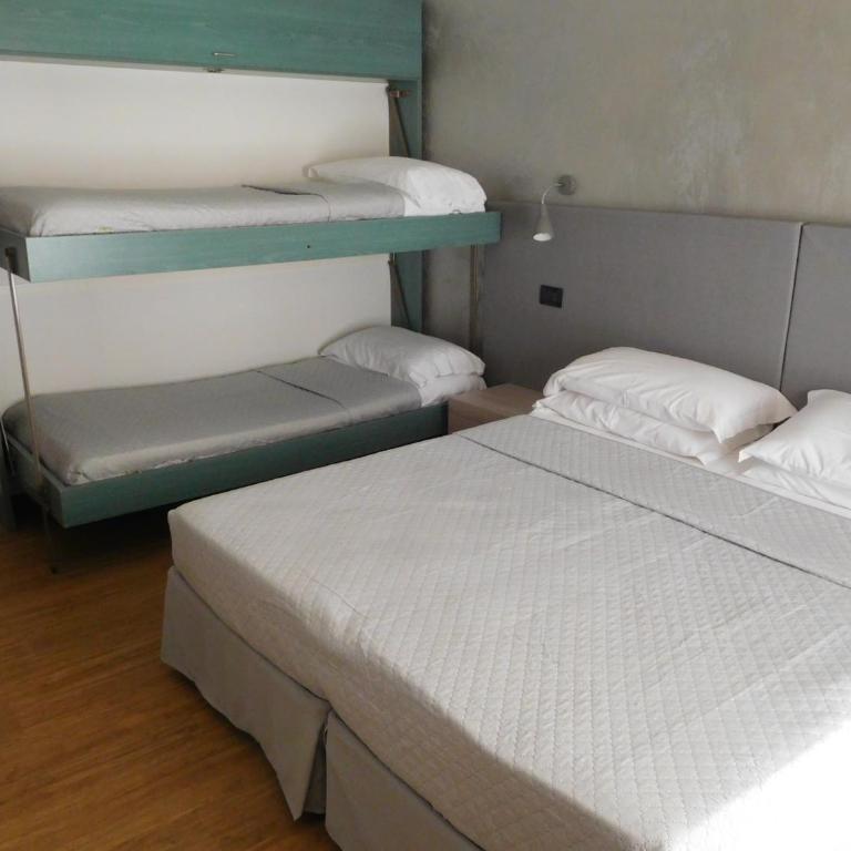 Hotel Emperador - Camera Quadrupla Economy - 2
