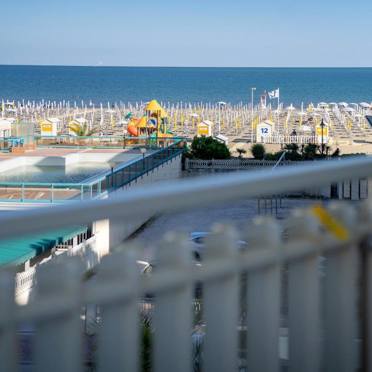 Hotel Marisa - Camera Familiare con Vista Mare - 2