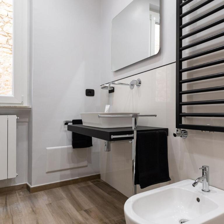 A CASA DEI NONNI - Camera Matrimoniale con Bagno Privato - 16