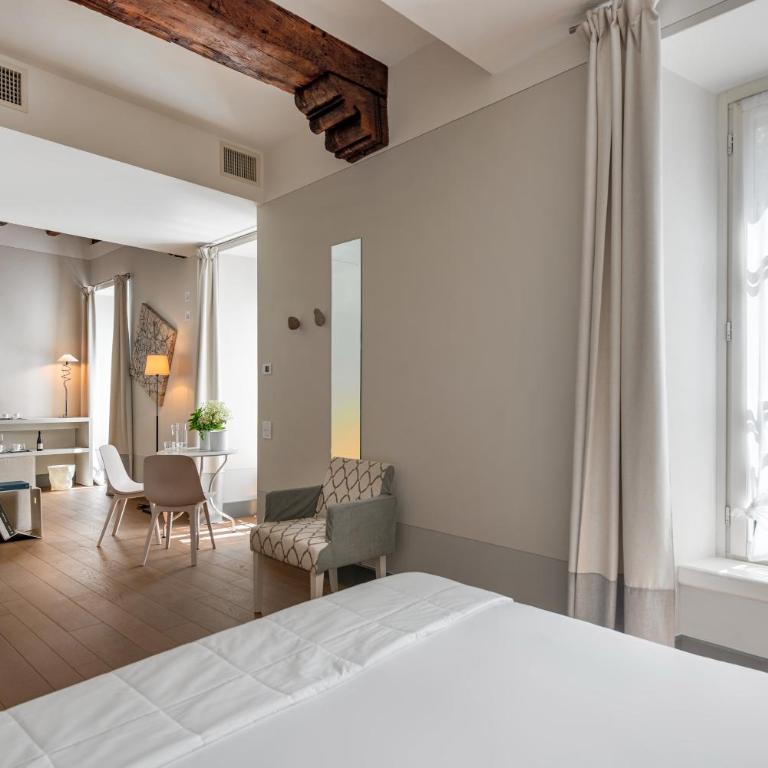 GombitHotel - Camera Matrimoniale Superior - 1