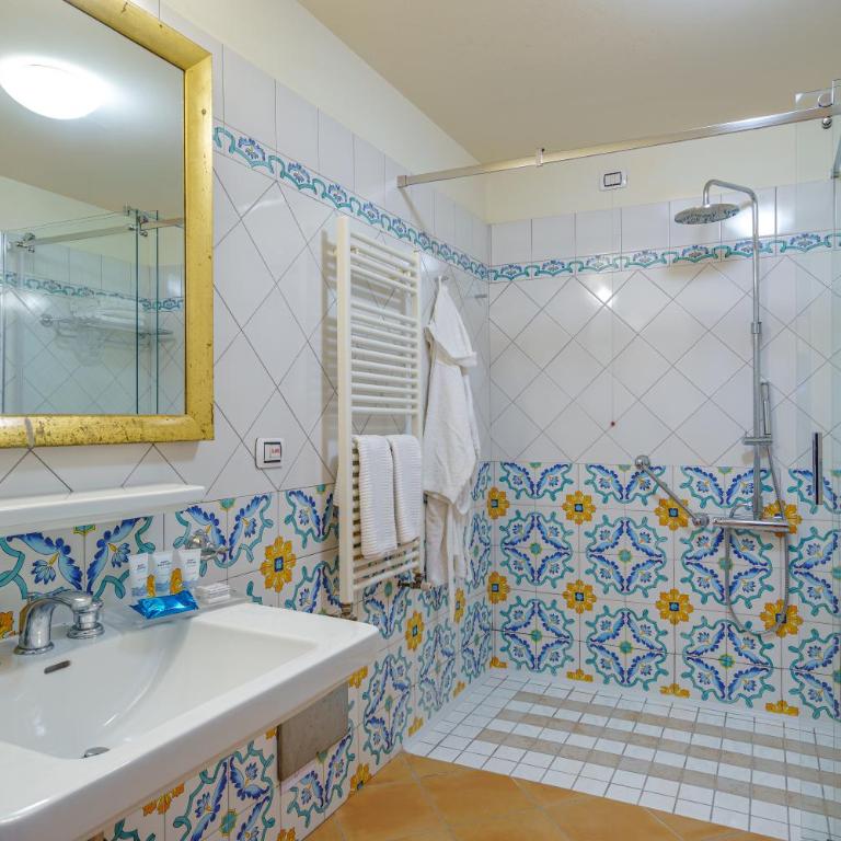 Summit Hotel - Camera Familiare Superior - 9