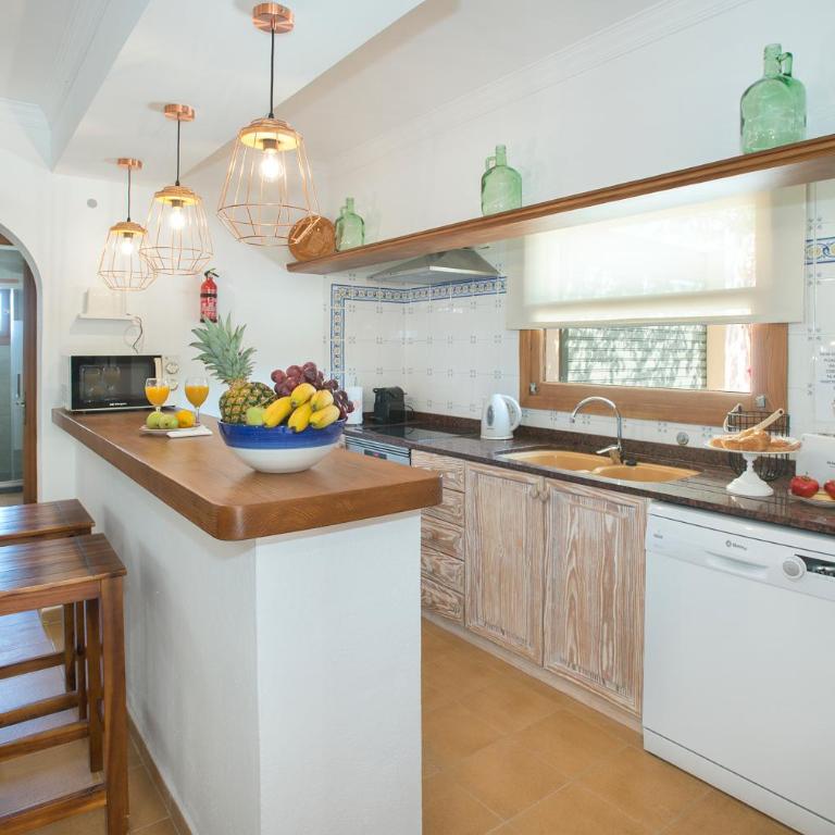 Owl Booking Villa Rafale - 5 Min Drive to The Beach - Villa with Garden View - 25