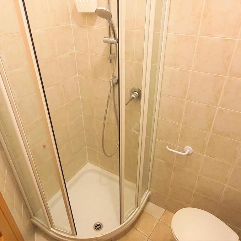 B&B Le Quattro Stagioni - Camera Matrimoniale con Bagno Privato - 1